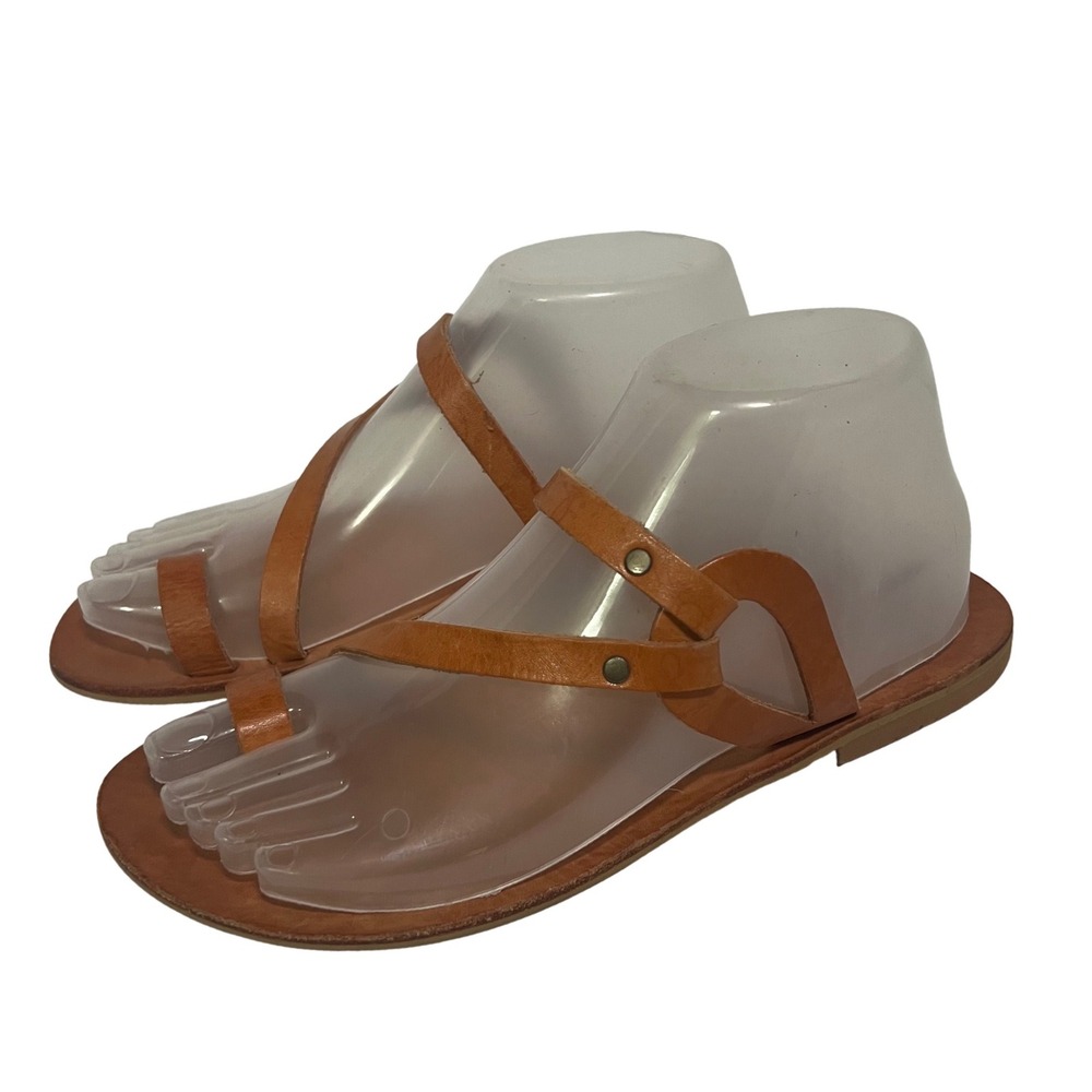 Leather Toe-Loop Flat Sandals in Tan